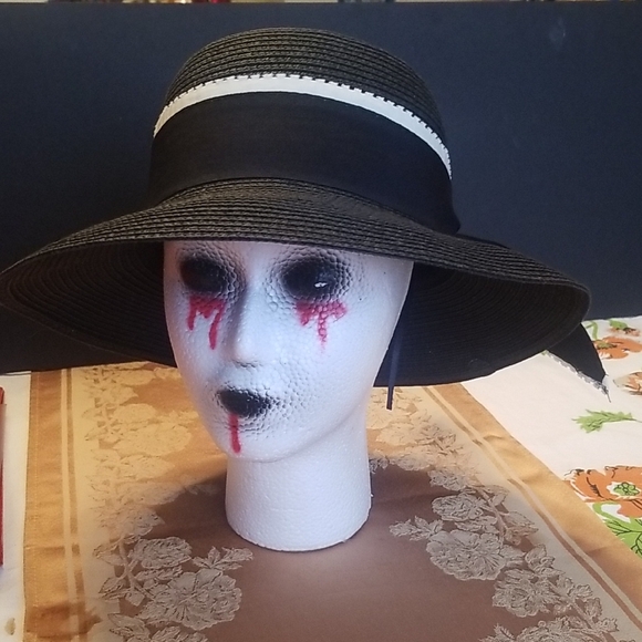 Accessories - Elegant Black and White Women's Sun Hat